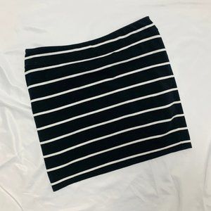 Xhilaration Black & White Striped Stretch Mini Skirt Size Large